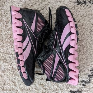 NWOT Reebok cancer awareness zig tech shoes